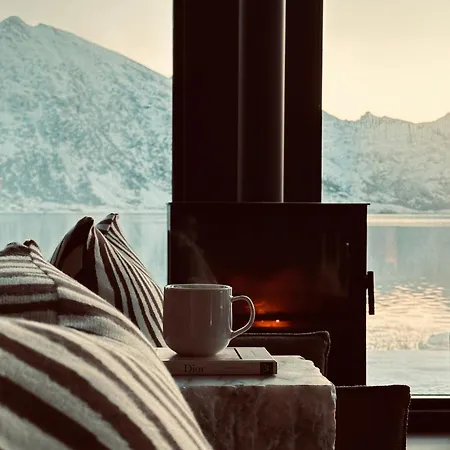 Fredvang Lodge, Lofoten בית נופש *