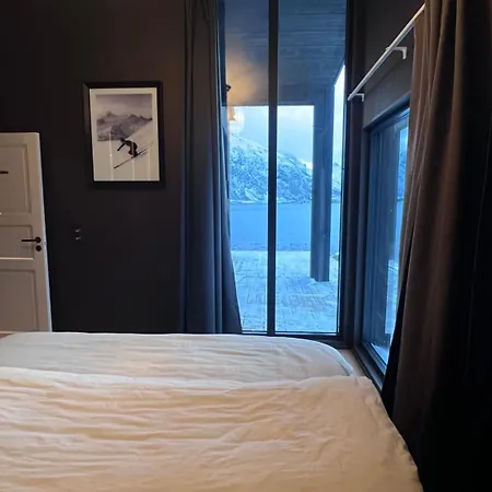 Fredvang Lodge, Lofoten בית נופש *