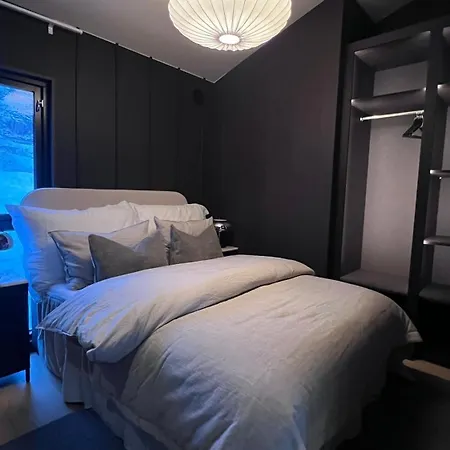 Fredvang Lodge, Lofoten בית נופש *